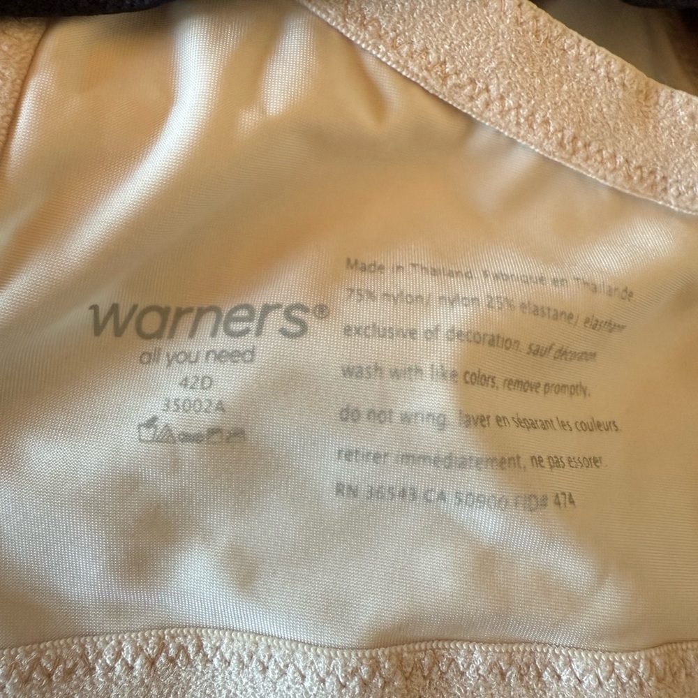 Elegant Black/Cream Women's Warner’s  42D Underwire Bras 2 bras Like New - Picture 4 of 5